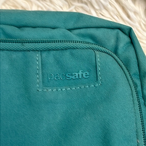 PacSafe Crossbody City Safe LS150 Series Turquoise Navy Adjustable Strap Preown - Picture 9 of 14